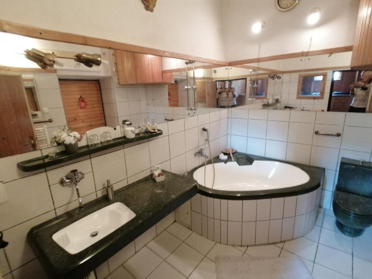 Gothic House Apartments Kremnica Luaran gambar